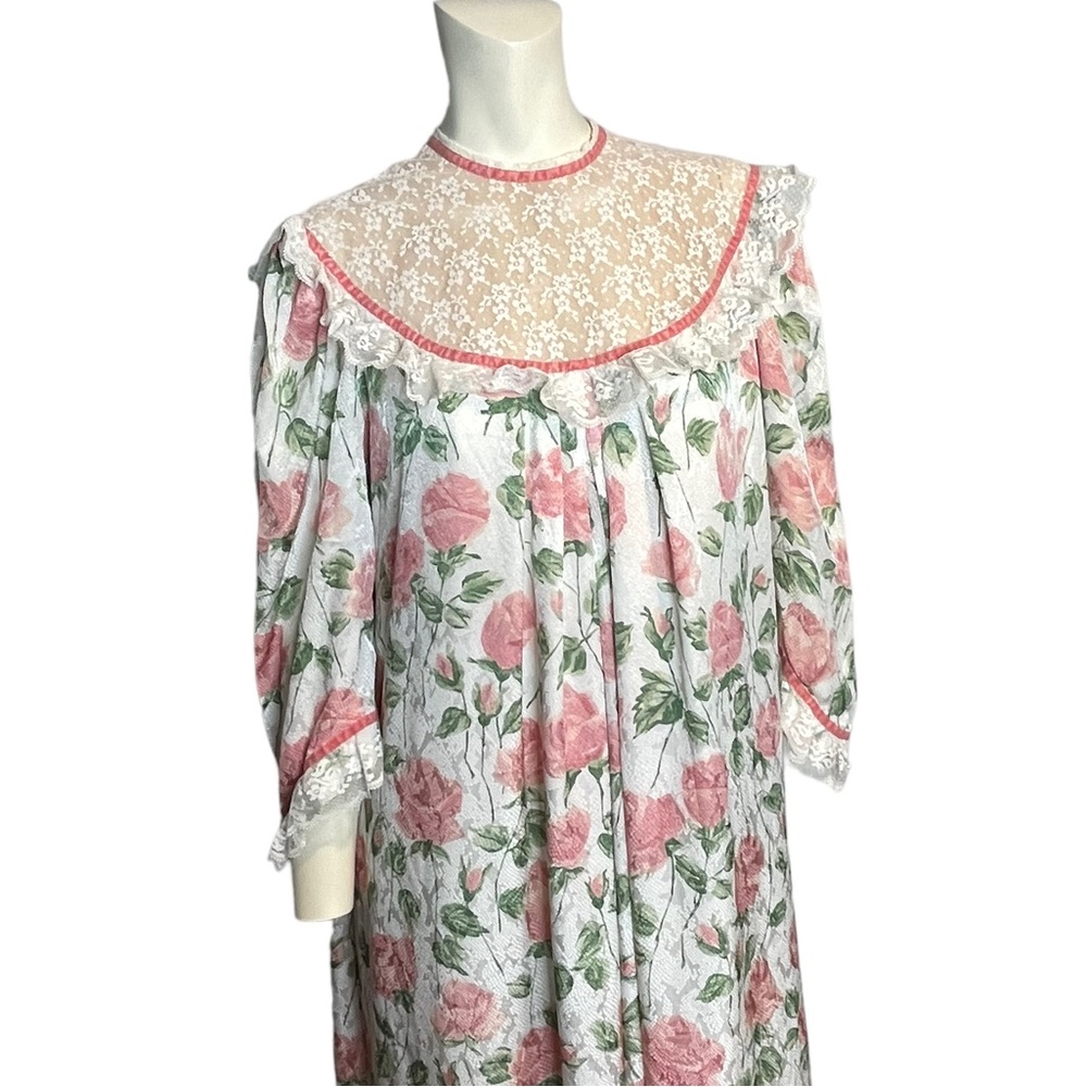 Floral Lace Yoke Long Women's Dress in Pink and White - Picture 2 of 14